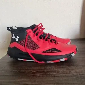 These are 9.5 size basketball shoes for men. They are under armor. Under Armour Lockdown 7 Men main image 3